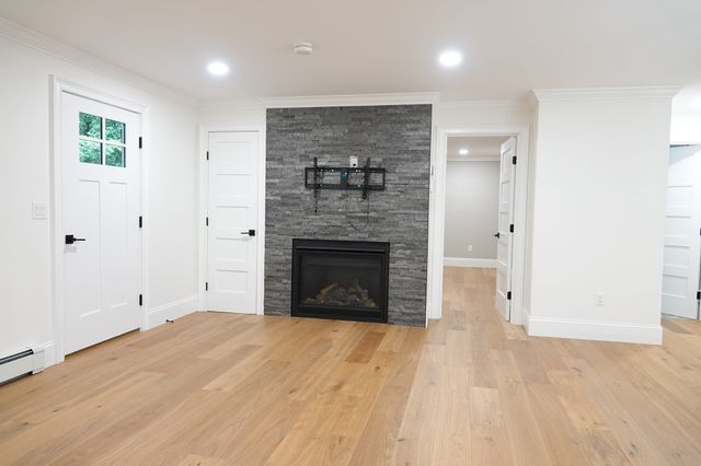 4 Mill Pond Rd B, Burlington, MA 01803