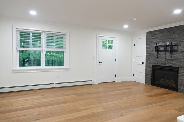 4 Mill Pond Rd B, Burlington, MA 01803