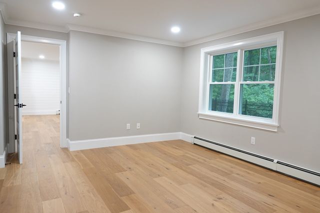 4 Mill Pond Rd B, Burlington, MA 01803