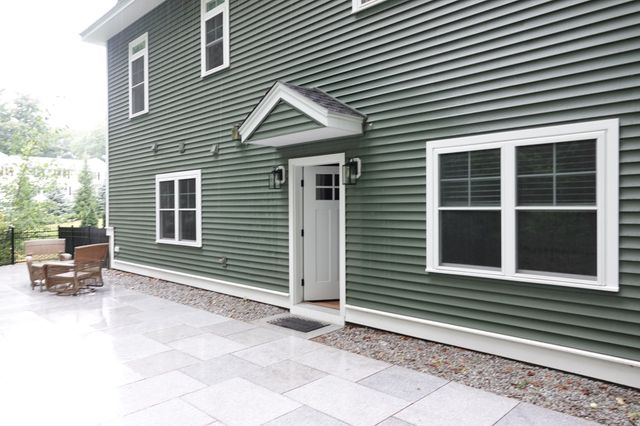 4 Mill Pond Rd B, Burlington, MA 01803