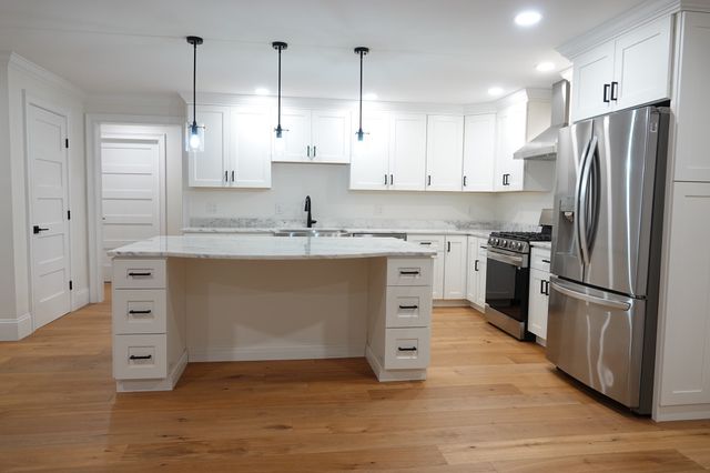 4 Mill Pond Rd B, Burlington, MA 01803