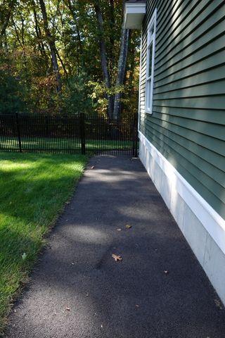 4 Mill Pond Rd B, Burlington, MA 01803