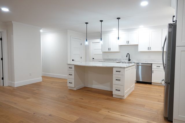 4 Mill Pond Rd B, Burlington, MA 01803