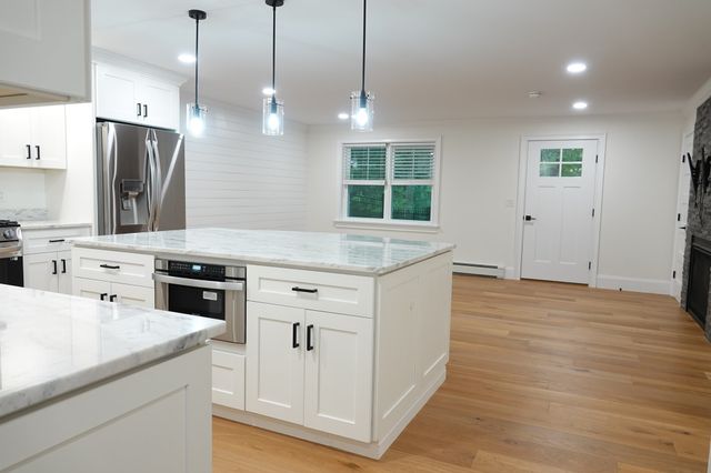 4 Mill Pond Rd B, Burlington, MA 01803