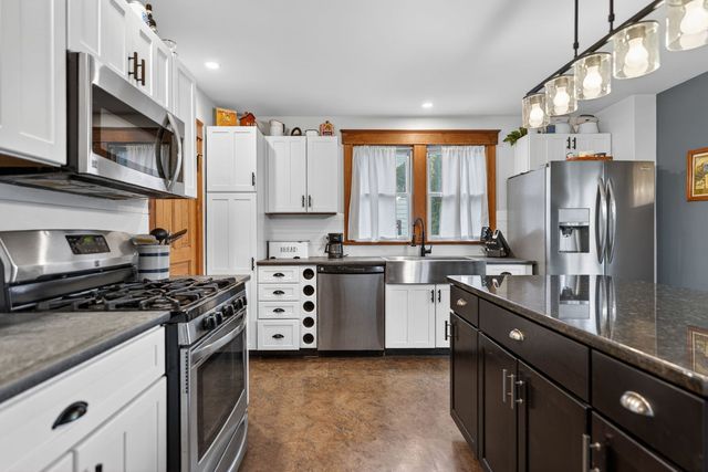 525 W HURLBUT Avenue, Belvidere, IL 61008
