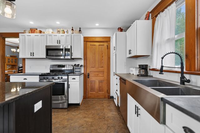 525 W HURLBUT Avenue, Belvidere, IL 61008