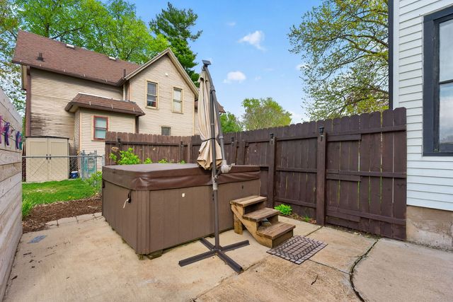 525 W HURLBUT Avenue, Belvidere, IL 61008