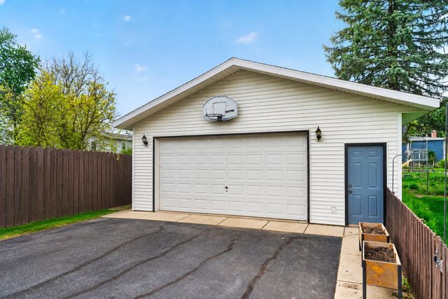 525 W HURLBUT Avenue, Belvidere, IL 61008