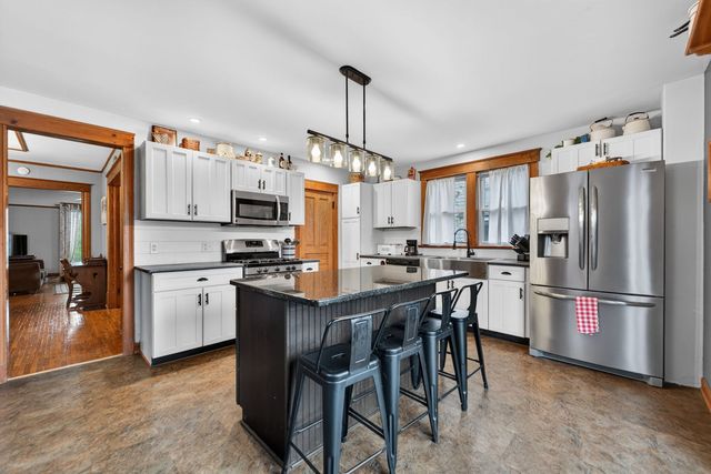 525 W HURLBUT Avenue, Belvidere, IL 61008