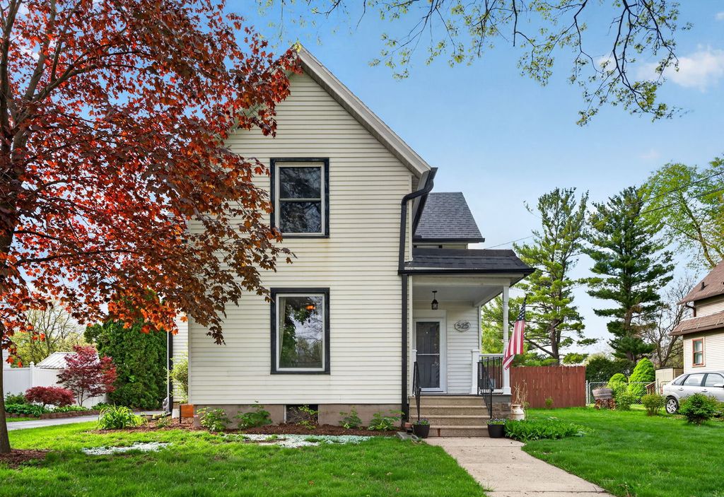 525 W HURLBUT Avenue, Belvidere, IL 61008