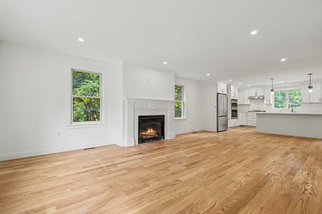 7B Lakeshore Dr, Georgetown, MA 01833