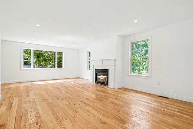 7B Lakeshore Dr, Georgetown, MA 01833