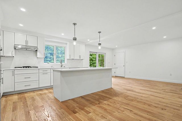 7B Lakeshore Dr, Georgetown, MA 01833