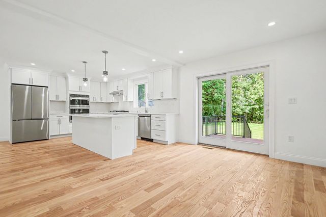 7B Lakeshore Dr, Georgetown, MA 01833