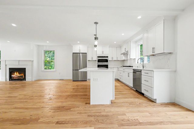 7B Lakeshore Dr, Georgetown, MA 01833