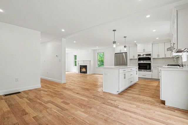 7B Lakeshore Dr, Georgetown, MA 01833