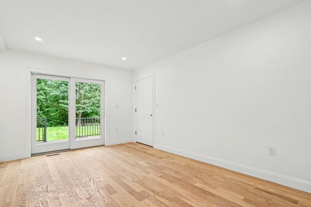 7B Lakeshore Dr, Georgetown, MA 01833