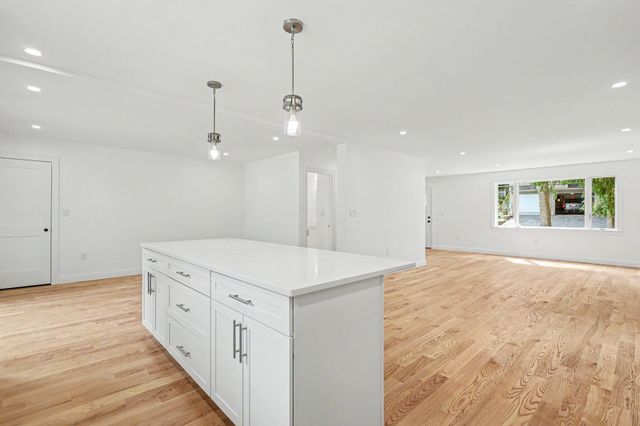 7B Lakeshore Dr, Georgetown, MA 01833