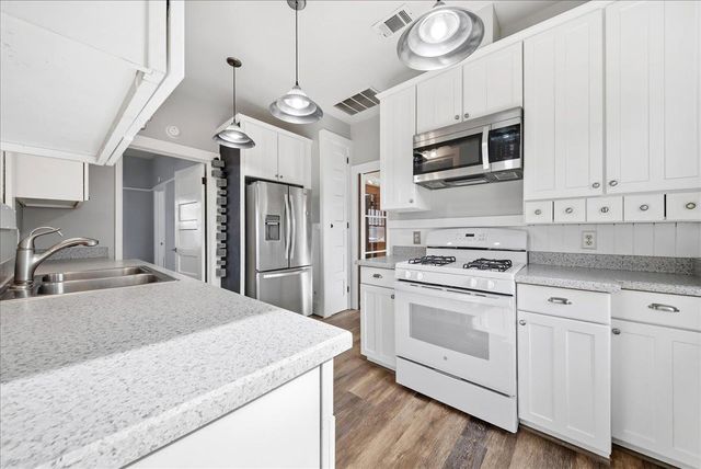 2500 41st St, Sacramento, CA 95817