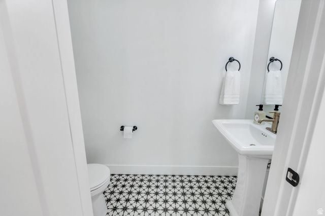 6386 W ARRANMORE DR, South Jordan, UT 84009