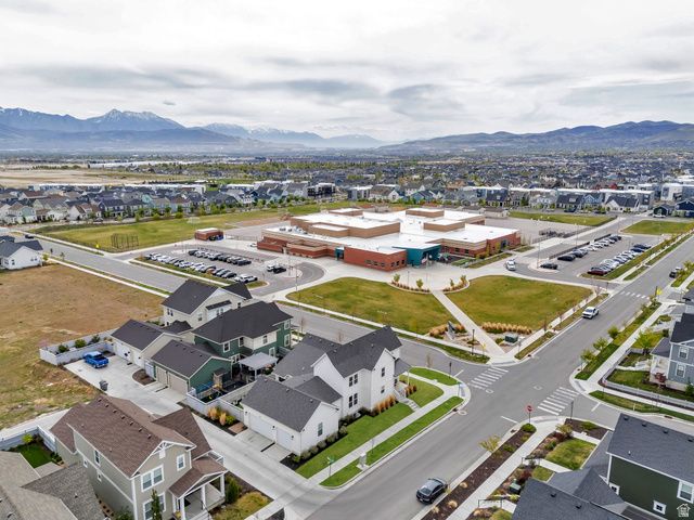 6386 W ARRANMORE DR, South Jordan, UT 84009