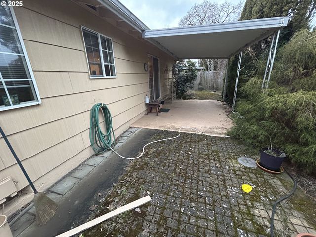 2301 OREGON Ct, Woodburn, OR 97071