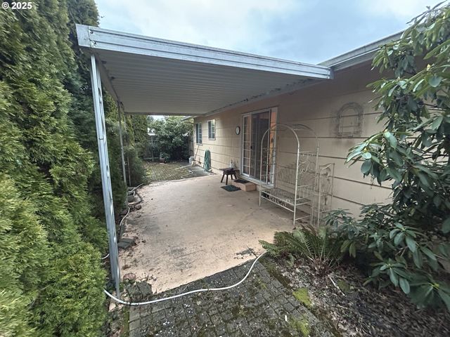 2301 OREGON Ct, Woodburn, OR 97071