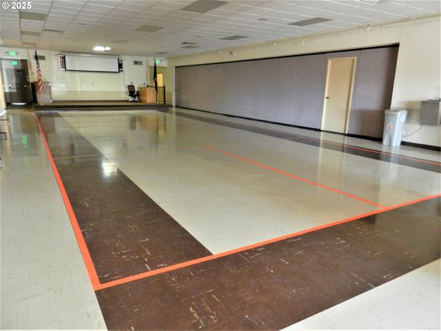 2301 OREGON Ct, Woodburn, OR 97071