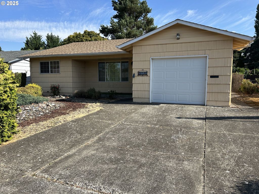 2301 OREGON Ct, Woodburn, OR 97071