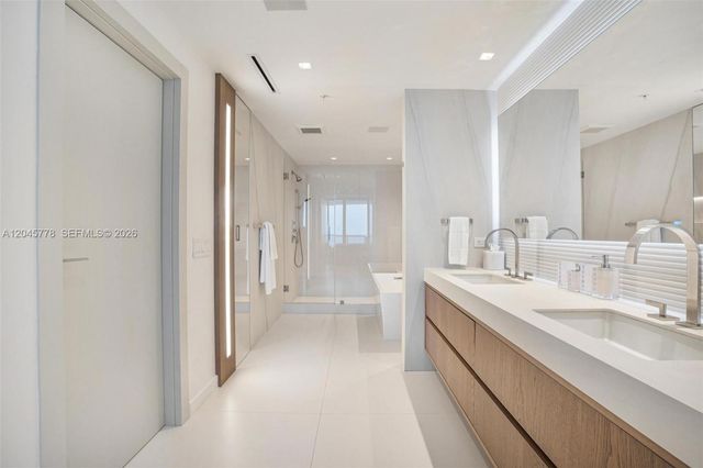 3801 Collins Avenue 1503, Miami Beach, FL 33140