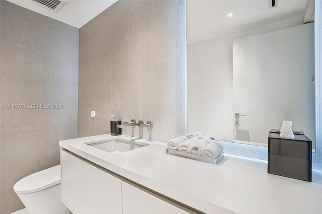 3801 Collins Avenue 1503, Miami Beach, FL 33140