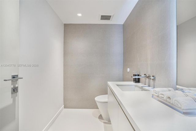 3801 Collins Avenue 1503, Miami Beach, FL 33140