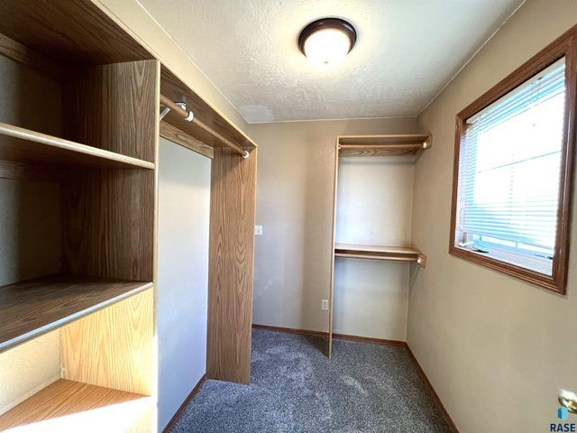 3100 E Bragstad Dr, Sioux Falls, SD 57103