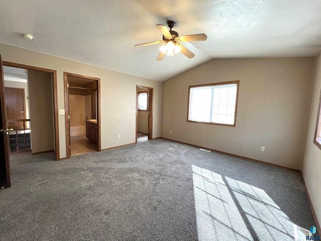3100 E Bragstad Dr, Sioux Falls, SD 57103