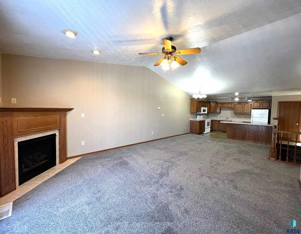 3100 E Bragstad Dr, Sioux Falls, SD 57103