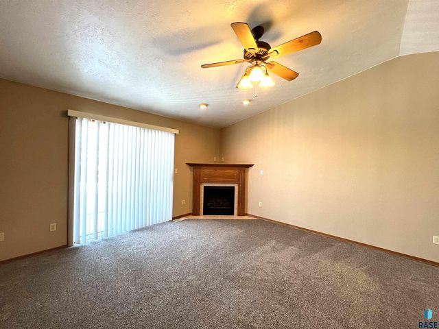 3100 E Bragstad Dr, Sioux Falls, SD 57103
