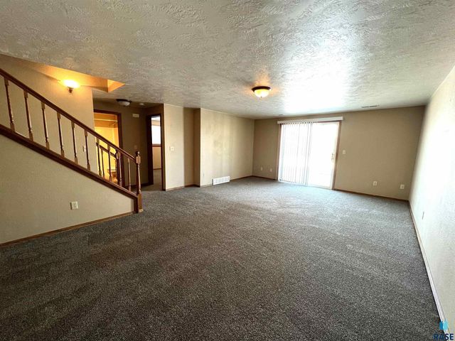 3100 E Bragstad Dr, Sioux Falls, SD 57103