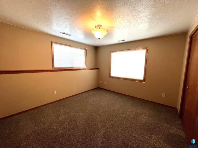 3100 E Bragstad Dr, Sioux Falls, SD 57103