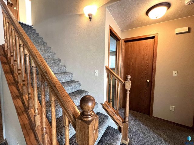 3100 E Bragstad Dr, Sioux Falls, SD 57103