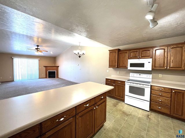 3100 E Bragstad Dr, Sioux Falls, SD 57103