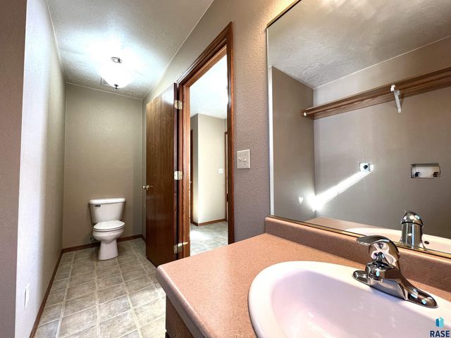 3100 E Bragstad Dr, Sioux Falls, SD 57103