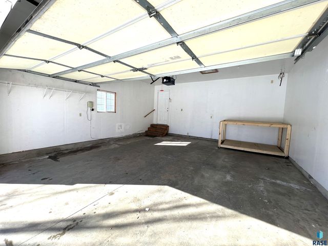 3100 E Bragstad Dr, Sioux Falls, SD 57103