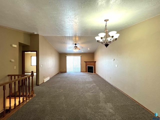 3100 E Bragstad Dr, Sioux Falls, SD 57103
