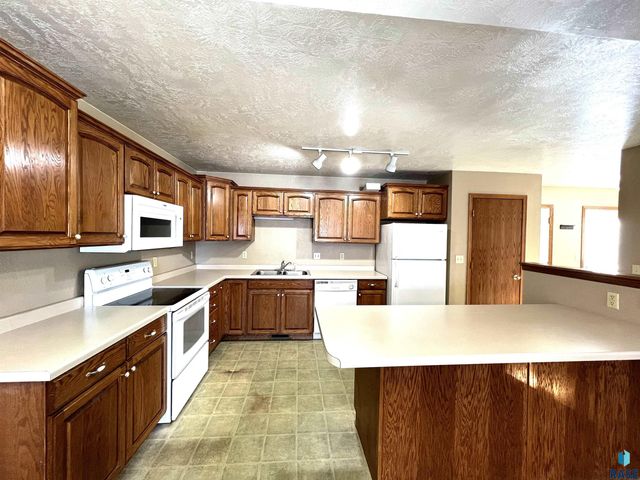 3100 E Bragstad Dr, Sioux Falls, SD 57103