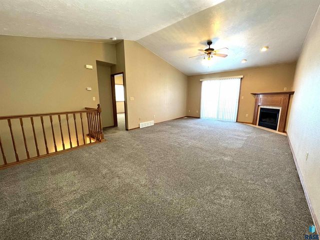 3100 E Bragstad Dr, Sioux Falls, SD 57103