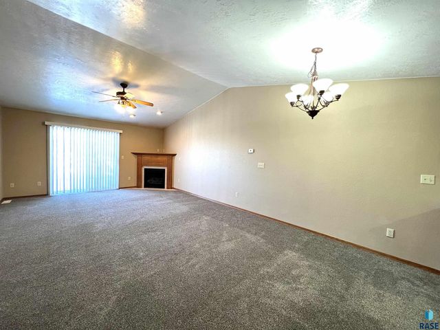 3100 E Bragstad Dr, Sioux Falls, SD 57103