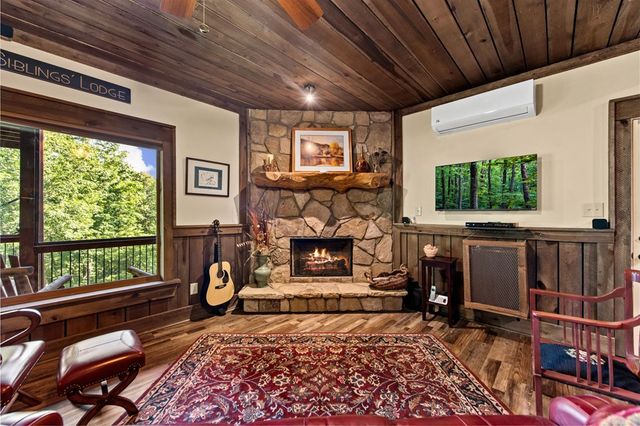 169 Walnut Mountain Road, Ellijay, GA 30540