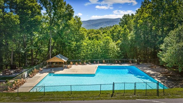 169 Walnut Mountain Road, Ellijay, GA 30540