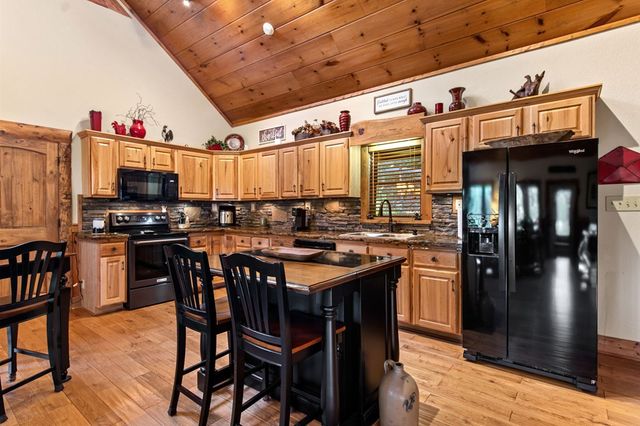 169 Walnut Mountain Road, Ellijay, GA 30540