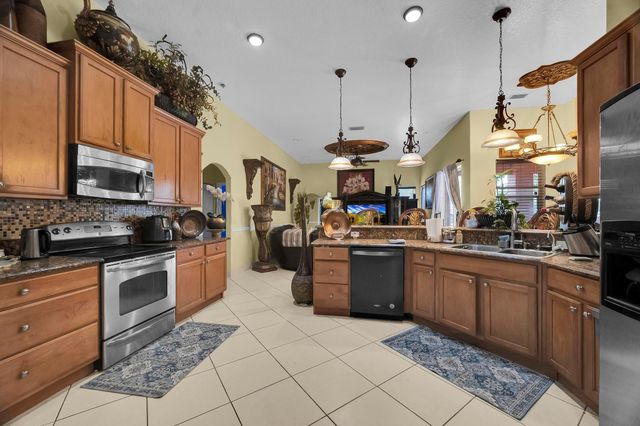 624 SW Nichols Terrace, Port St Lucie, FL 34953